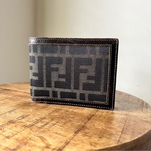 🎉⭐️ Host pick ⭐️ authentic Fendi Zucca FF Logo Wallet